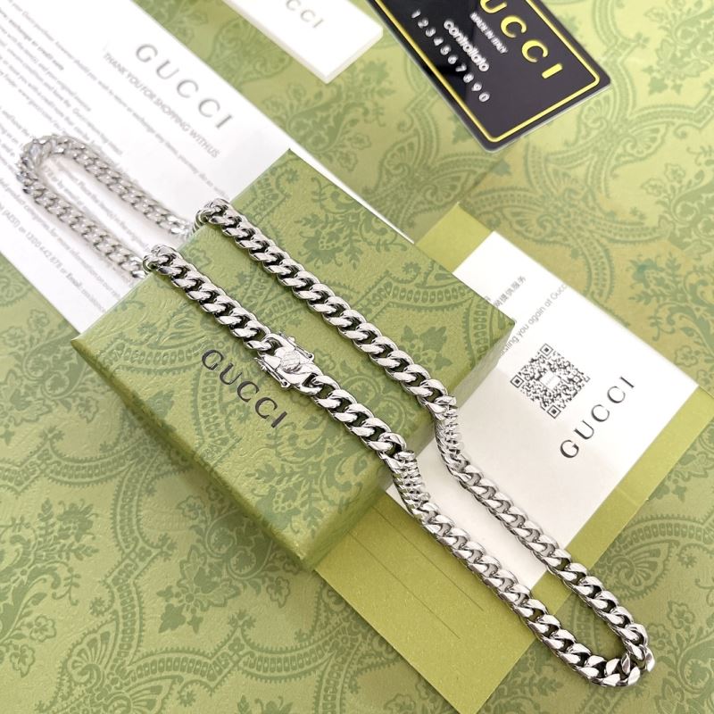 G*u*i necklaces